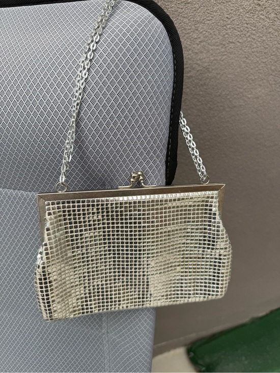 Handbags - Vintage Silver Metal Mesh Evening Bag Chain Strap Kiss Lock Clutch Fine Arts Bag